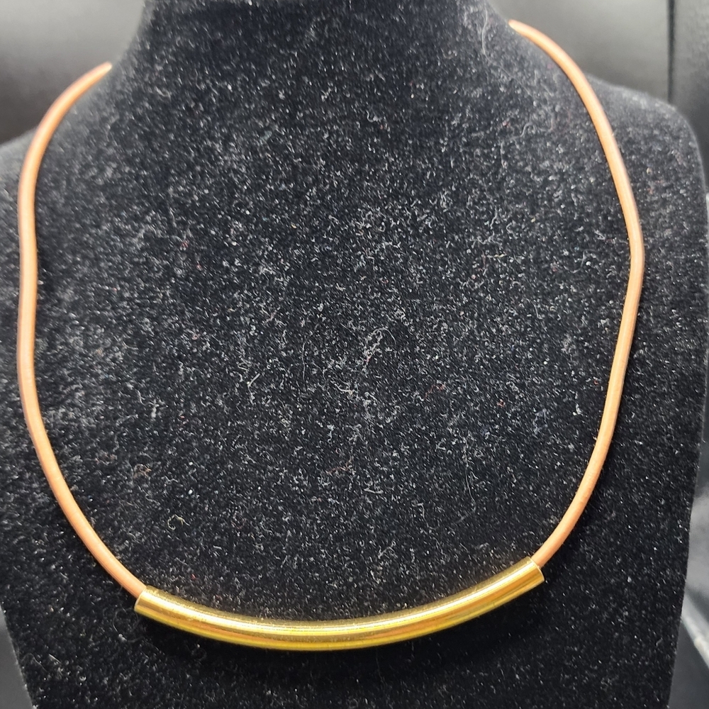 J. Crew Curved  Gold Tone Bar On Peach Leather Choker Necklace 16" 2" Extender